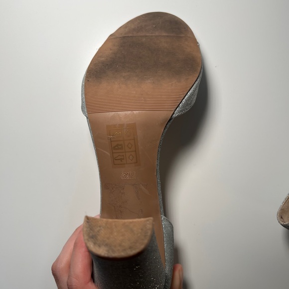 Le Chateau Silver Sparkly Heels - Picture 6 of 6